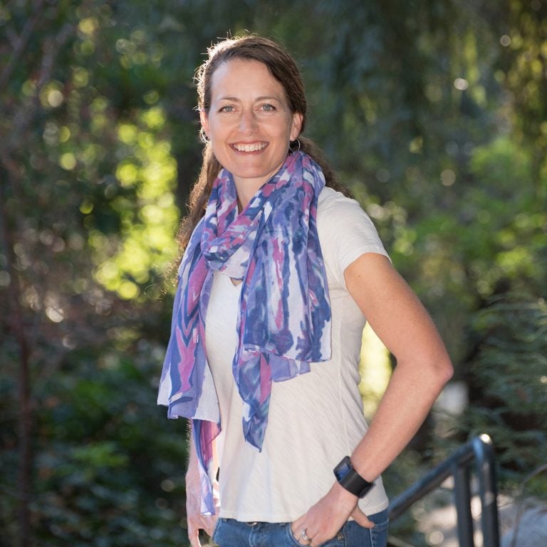 Sarah Lavender Smith's-Profile Picture